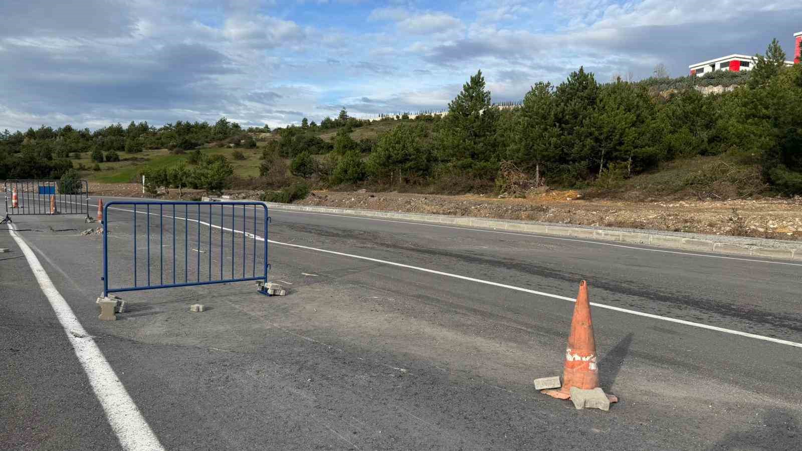 Karadeniz Ereğli OSB yolunda göçük
