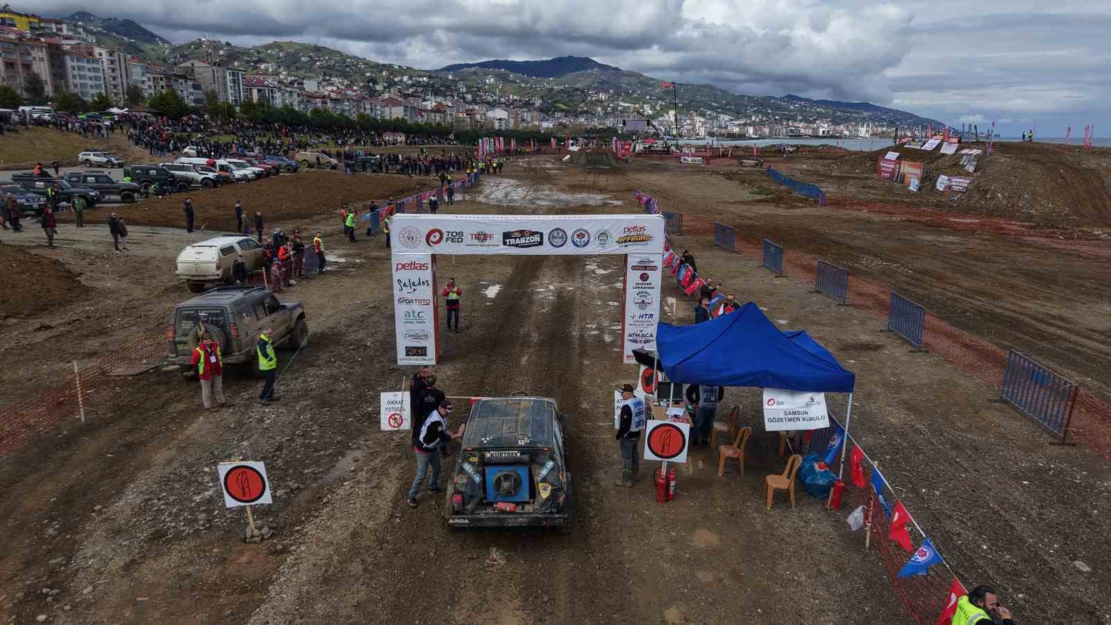 Karadeniz sahilinde adrenalin fırtınası: Trabzon’da off-road yarışları, final etabıyla devam etti
