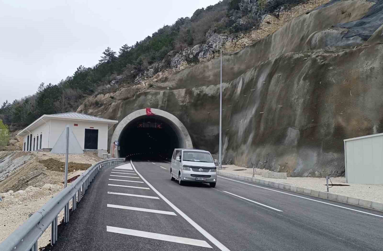 Karadeniz’i İç Anadolu’ya bağlayan Kırkdilim Tünelleri trafiğe açıldı
