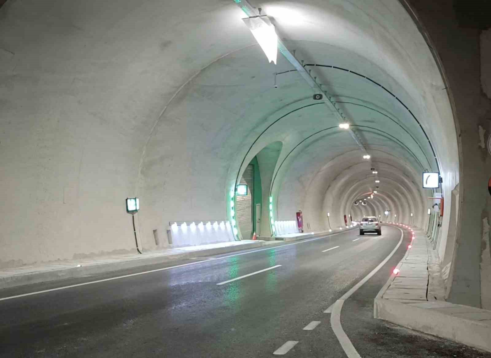 Karadeniz’i İç Anadolu’ya bağlayan Kırkdilim Tünelleri trafiğe açıldı
