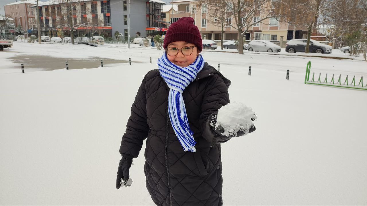Karadeniz’in hırçın dalgaları karla buluştu, ortaya eşsiz fotoğraflar çıktı
