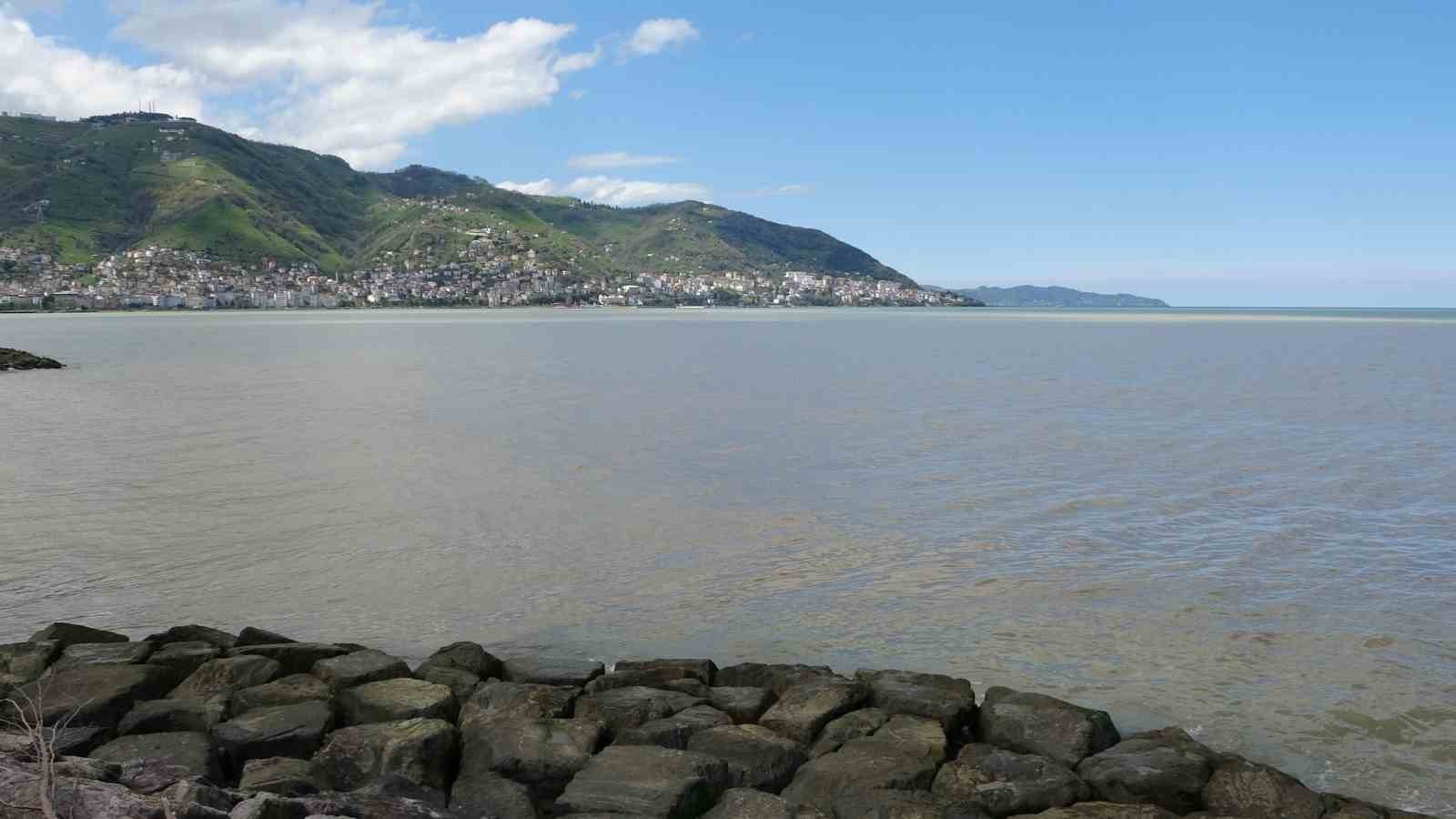 Karadeniz’in rengi kahverengiye döndü
