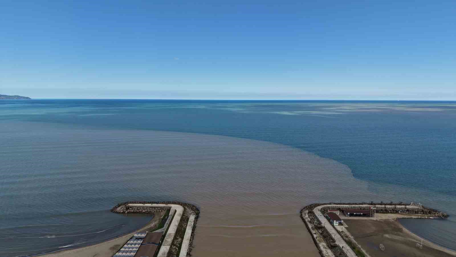 Karadeniz’in rengi kahverengiye döndü
