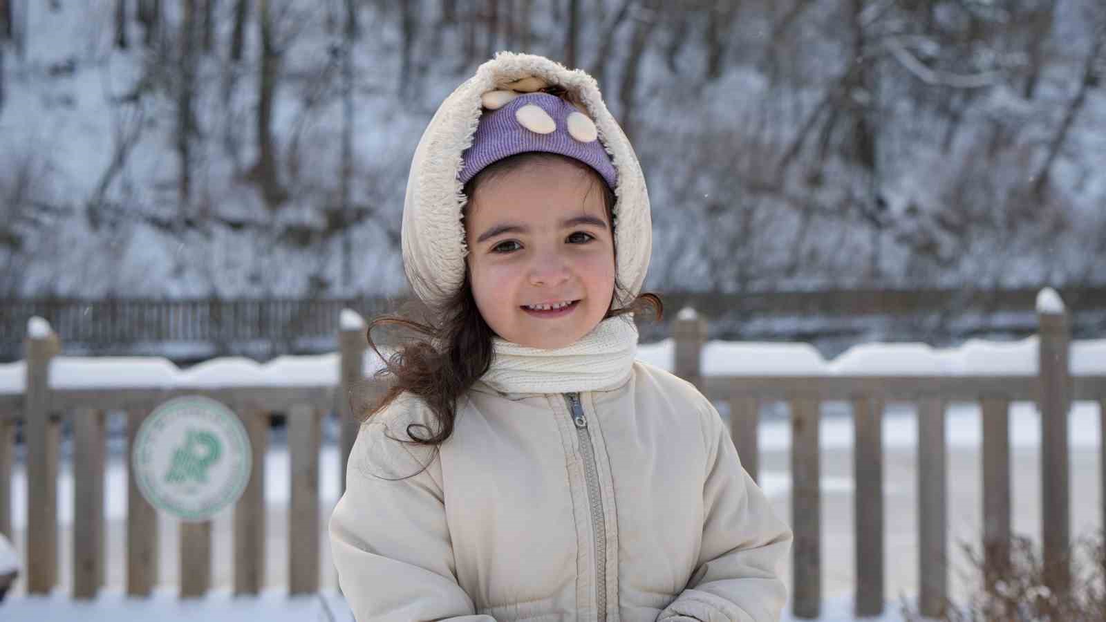 Karagöl Tabiat Parkı beyaza büründü, gölün yüzeyi buz tuttu
