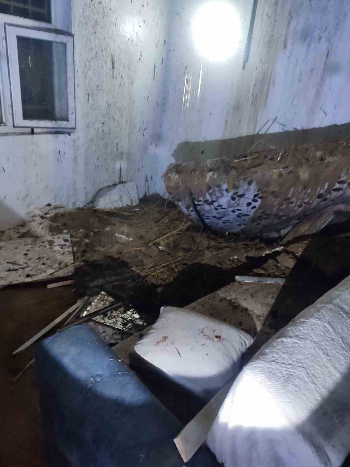 Karakoçan’da rüzgarın tutuşturduğu bacayı itfaiye ekipleri söndürdü
