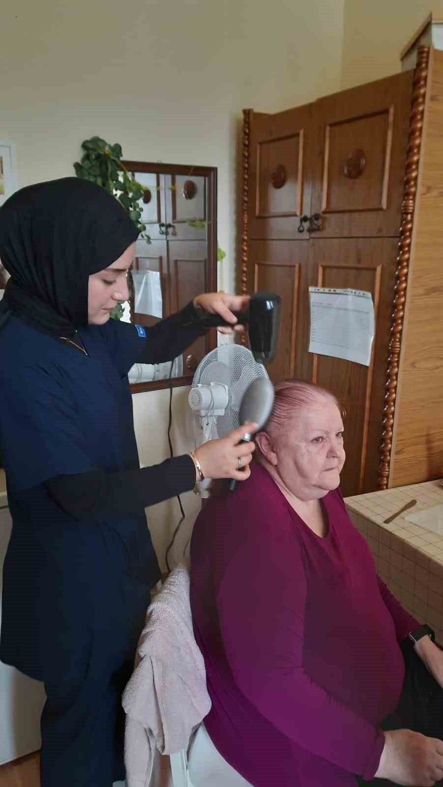 Karakoçanlı öğrenciler demans hastalığı üzerine Avrupa stajını sürdürüyor
