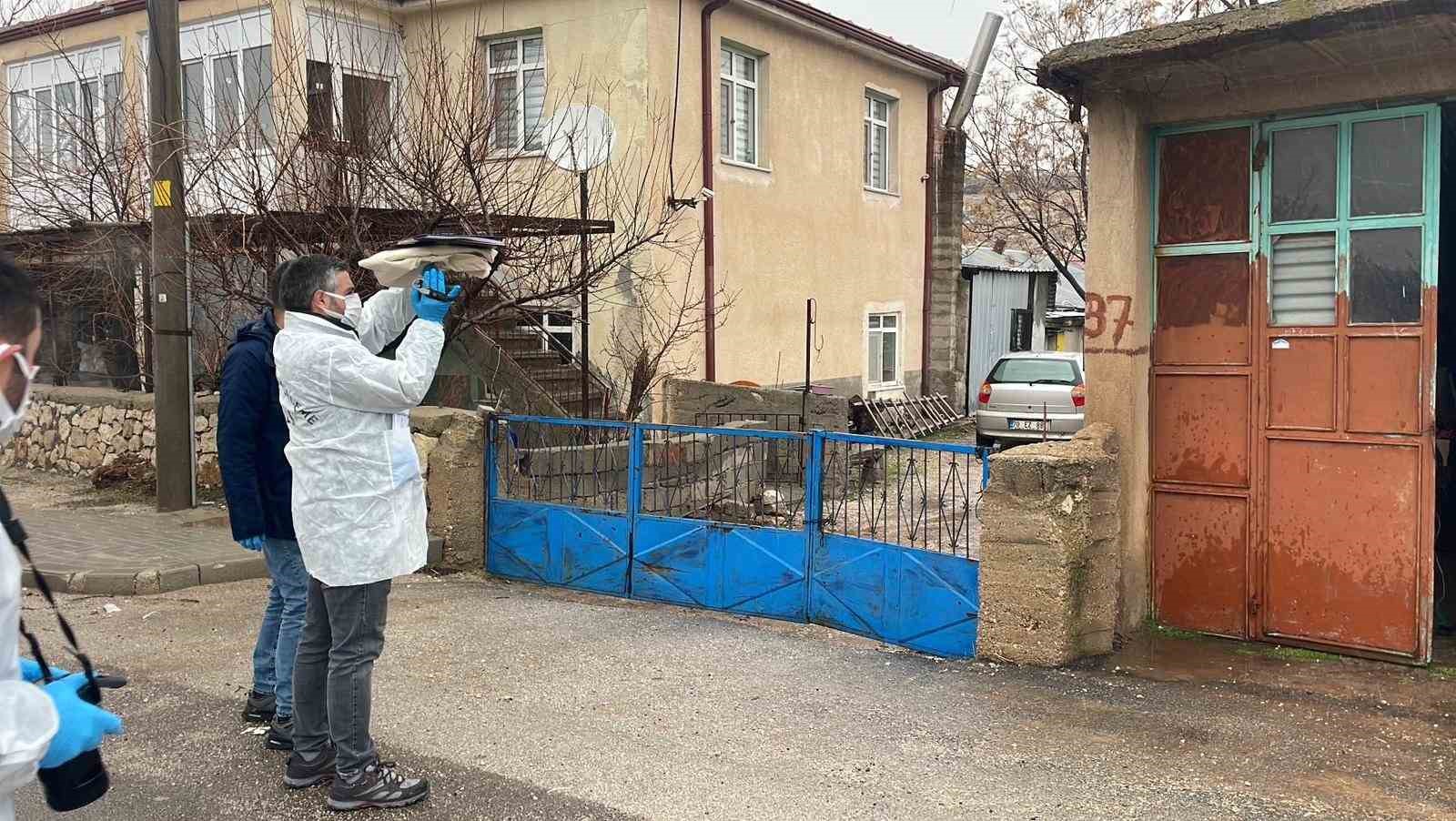 Karaman’da bir kişi evinin deposunda silahla vurulmuş halde bulundu
