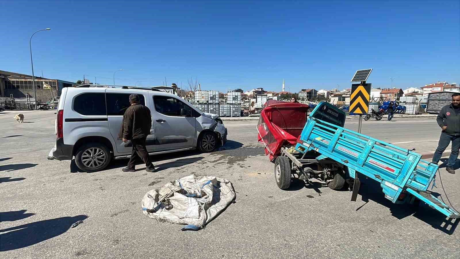 Karaman’da bir kişinin ağır yaralandığı kaza anı kamerada
