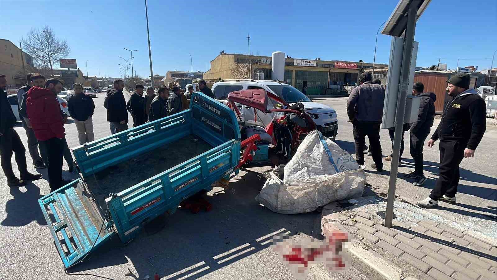 Karaman’da bir kişinin ağır yaralandığı kaza anı kamerada
