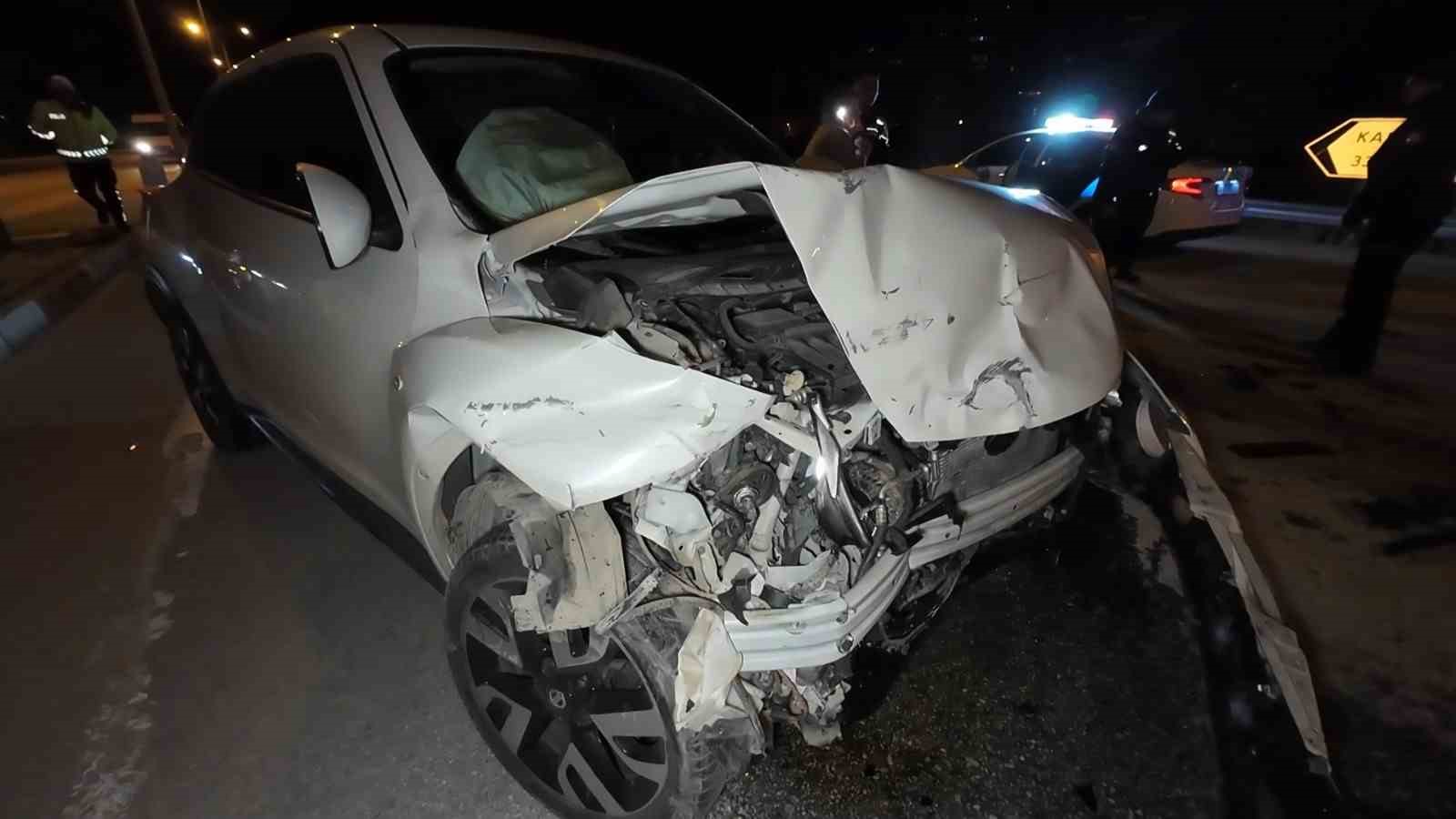 Karaman’da ciple otomobil çarpıştı: 4 yaralı
