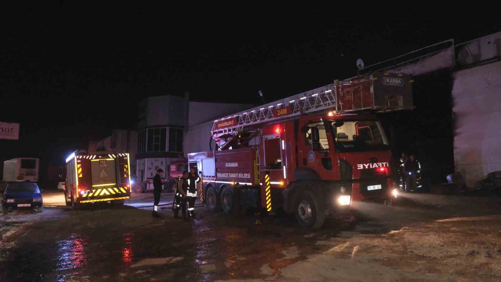 Karaman’da dorse üretim fabrikasında yangın paniği
