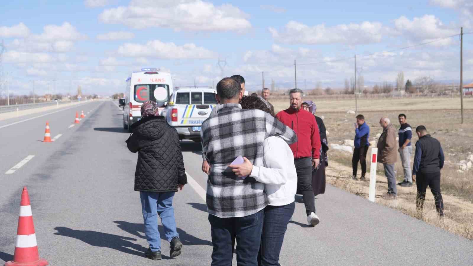 Karaman’da gelincik toplarken otomobilin çarptığı yaşlı kadın hayatını kaybetti
