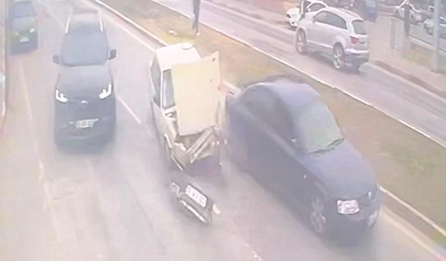 Karaman’da güvenlik kamerasına yansıyan kazada 1 kişi yaralandı
