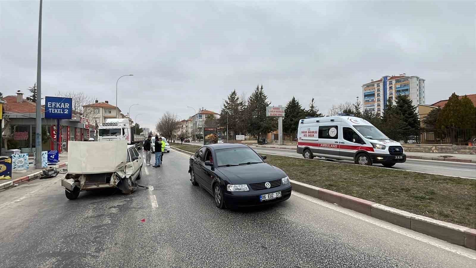 Karaman’da güvenlik kamerasına yansıyan kazada 1 kişi yaralandı
