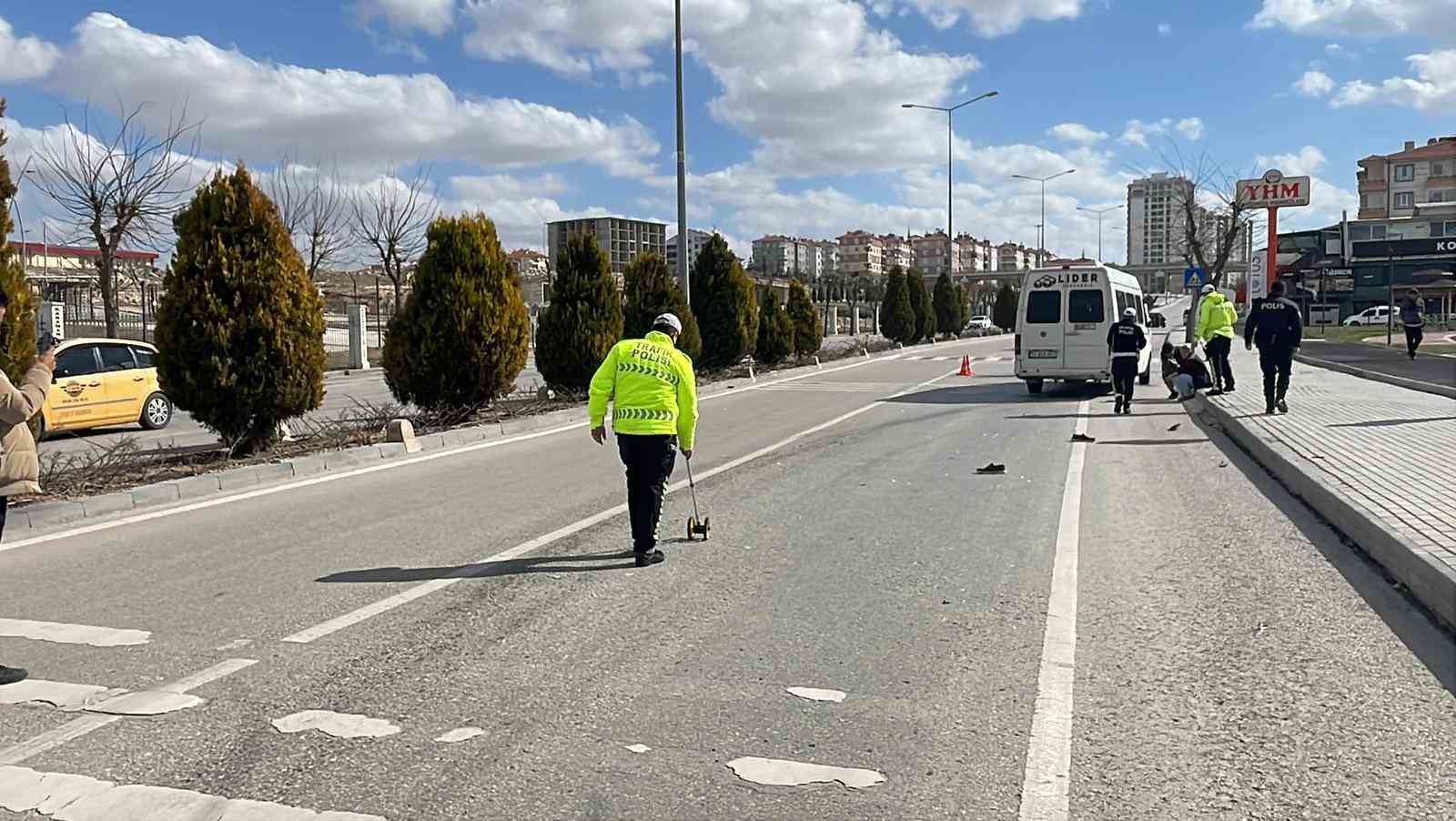 Karaman’da minibüsün çarptığı yaya ağır yaralandı
