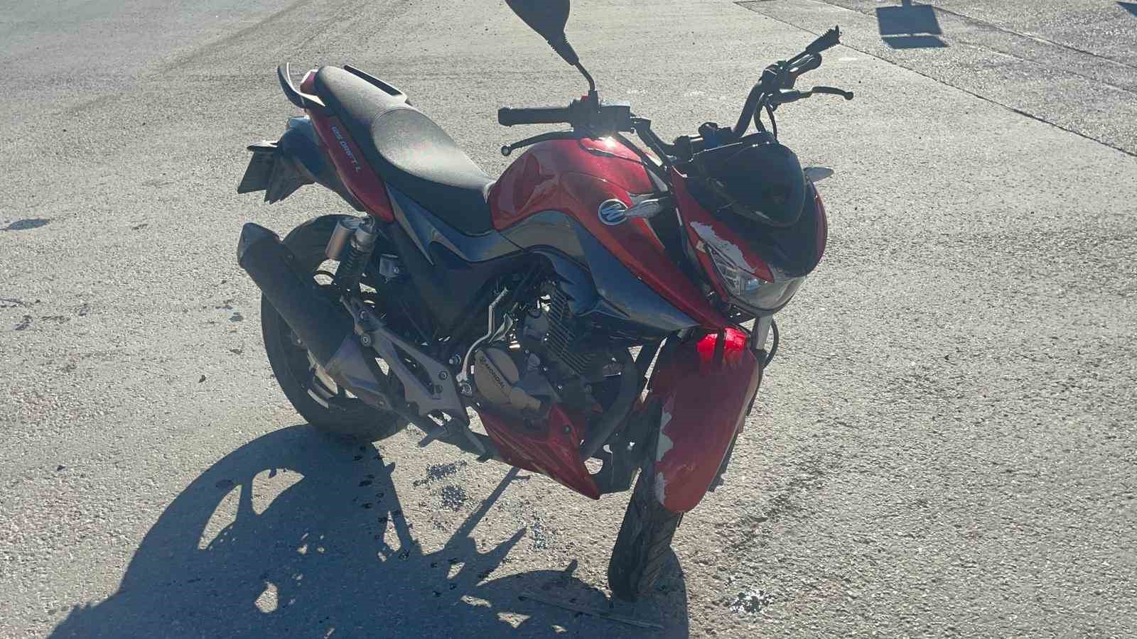 Karaman’da motosiklet kazası kamerada: 1 yaralı
