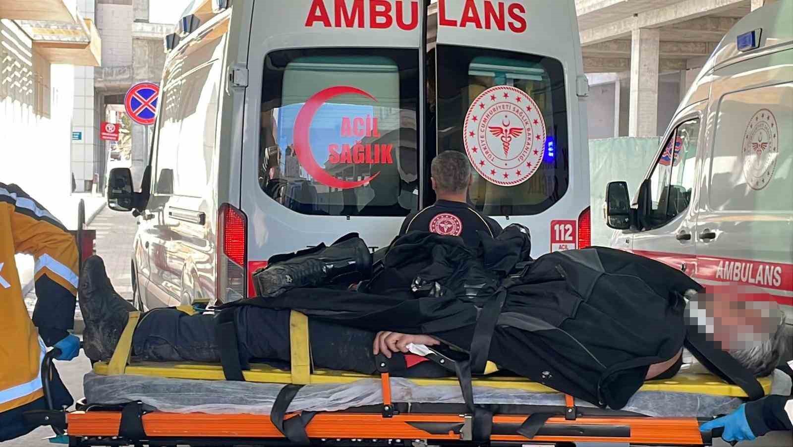 Karaman’da motosiklet şarampole devrildi: 2 yaralı
