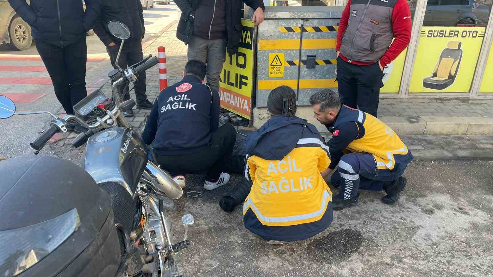 Karaman’da motosikletlinin yaralandığı kaza kameraya yansıdı
