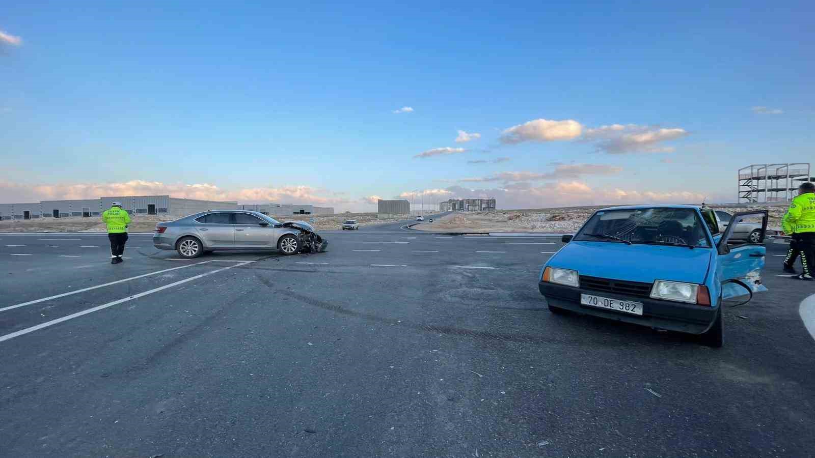 Karaman’da otomobiller çarpıştı: 2 yaralı
