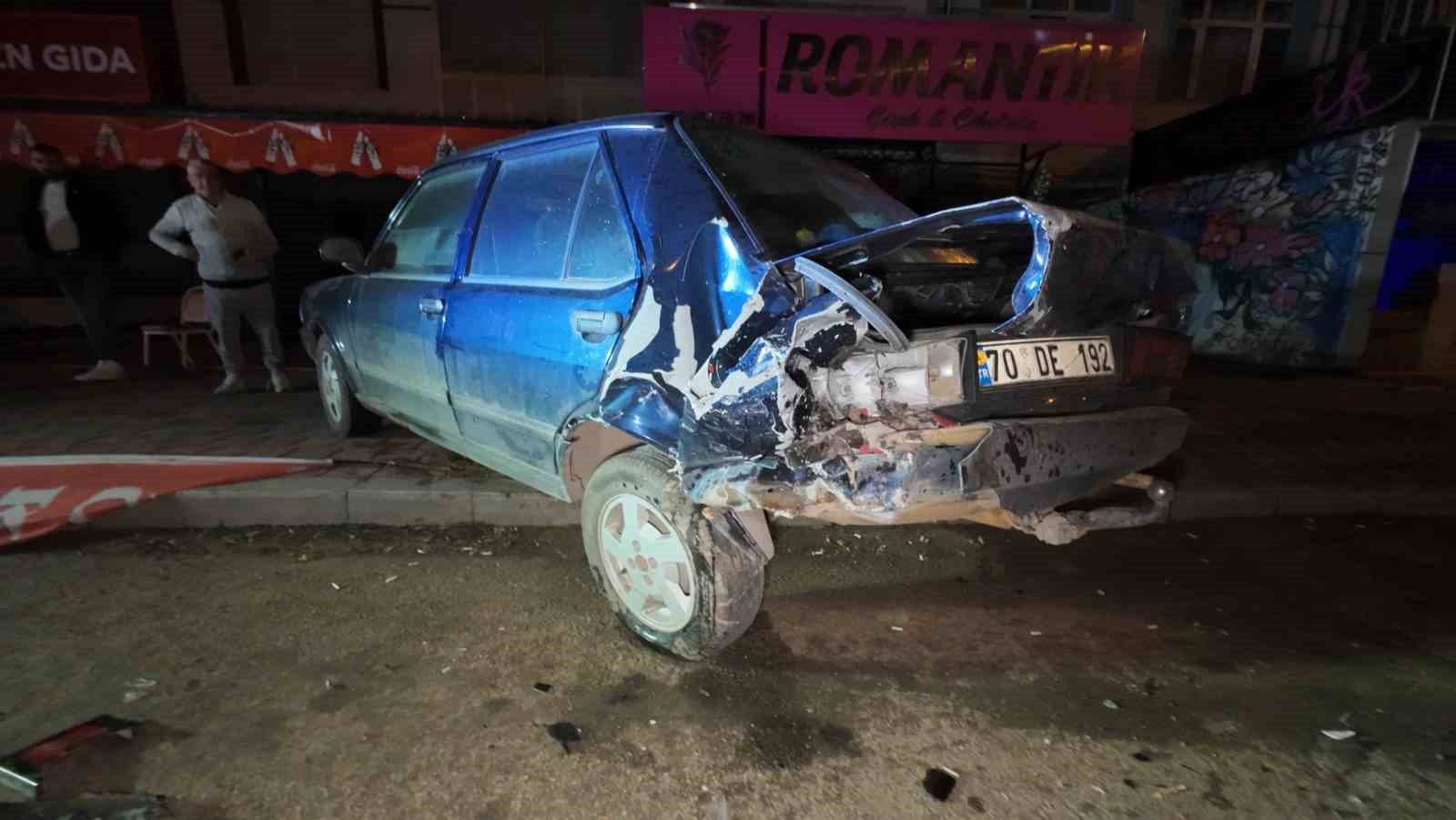 Karaman’da park halindeki araca çarpan otomobilin sürücüsü yaralandı
