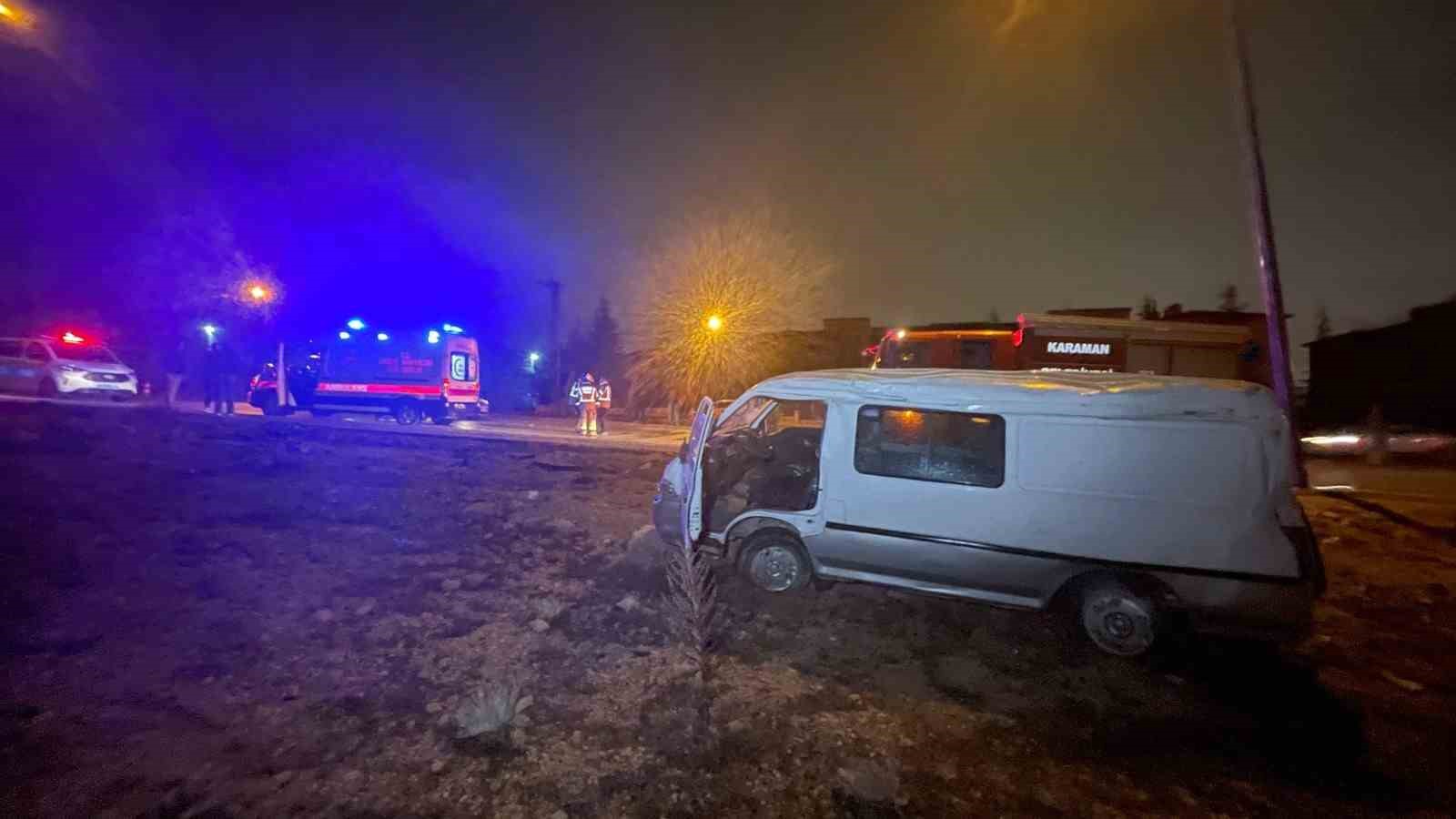 Karaman’da takla atan panelvandaki 2 kişi ölümden döndü
