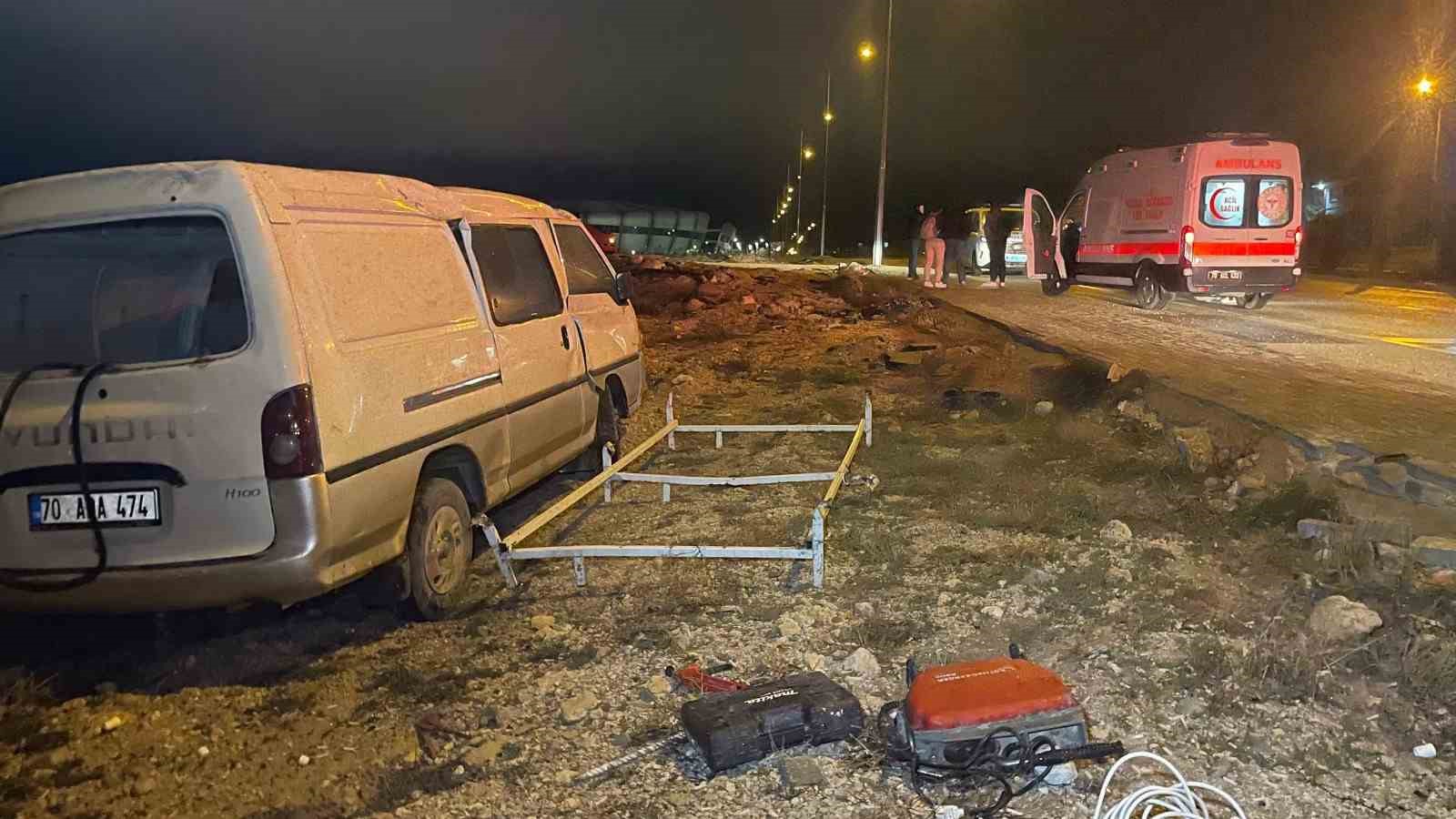 Karaman’da takla atan panelvandaki 2 kişi ölümden döndü
