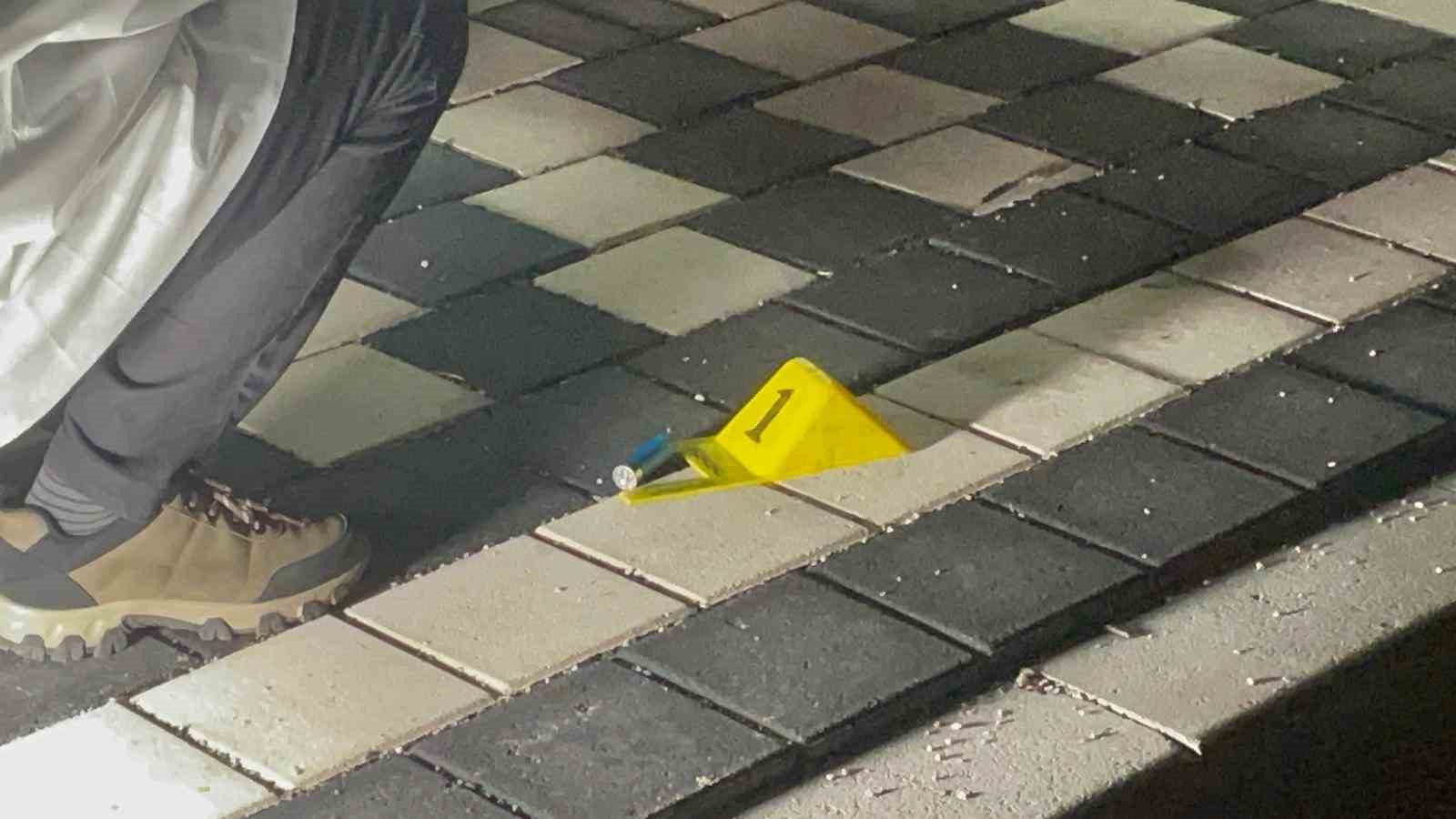 Karaman’da tüfekle rastgele ateş açıldı: Saçmalar otomobil ile binaya isabet etti
