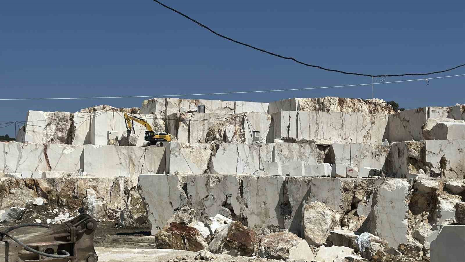 Karamanlı’da vatandaşlar mermer ocağına karşı ayaklandı
