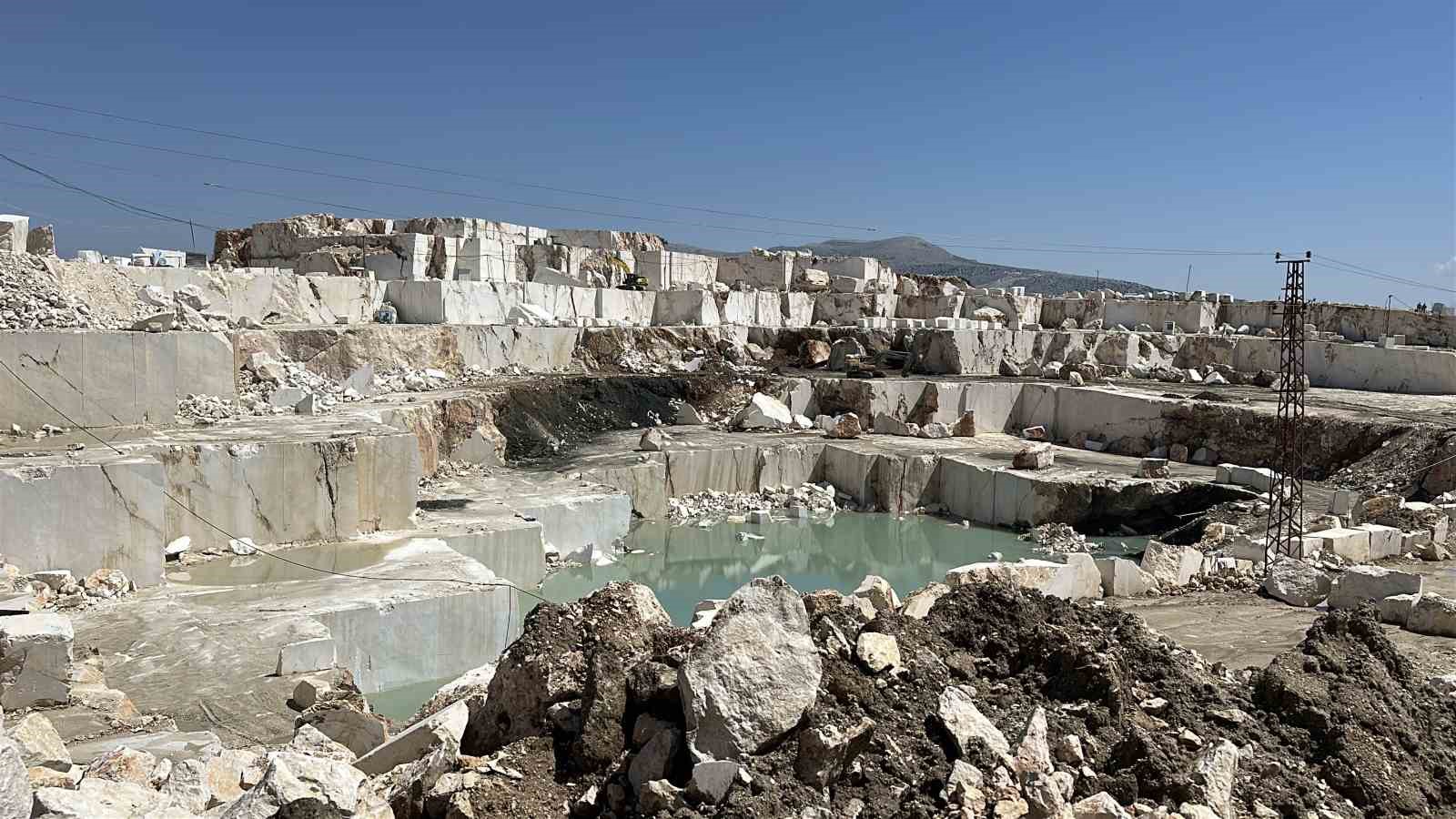 Karamanlı’da vatandaşlar mermer ocağına karşı ayaklandı
