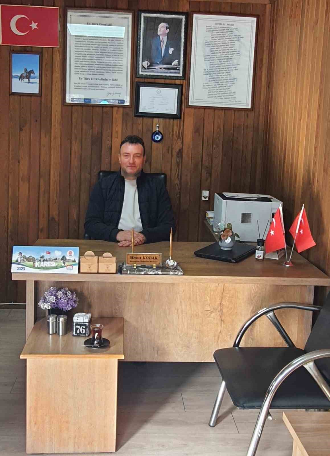 Karaoğlan Mahallesinin yeni muhtarı Mesut Kobak oldu
Karaoğlan Mahallesinin yeni muhtarı Mesut Kobak oldu