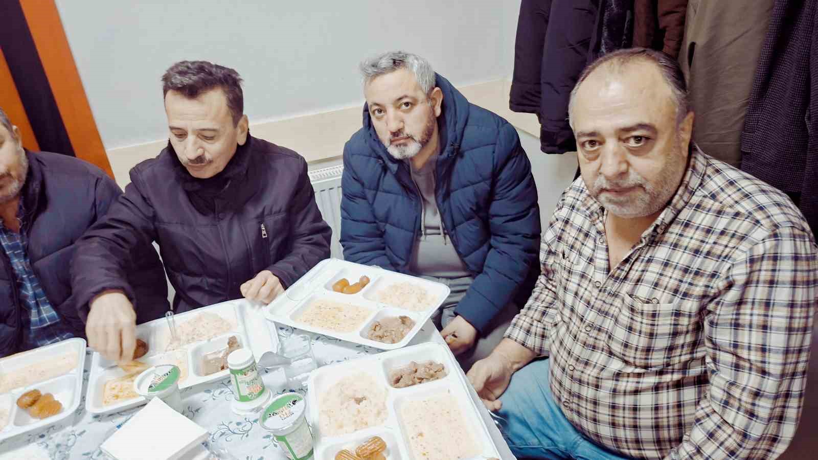 Karaören köylüleri ve misafirleri iftar yemeğinde bir araya geldi

