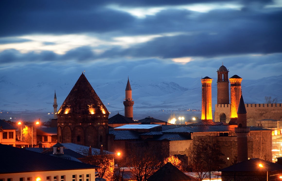 Karapapaklardan Erzurum üzerinden cepheye 650 deve
Karapapaklardan Erzurum üzerinden cepheye 650 deve