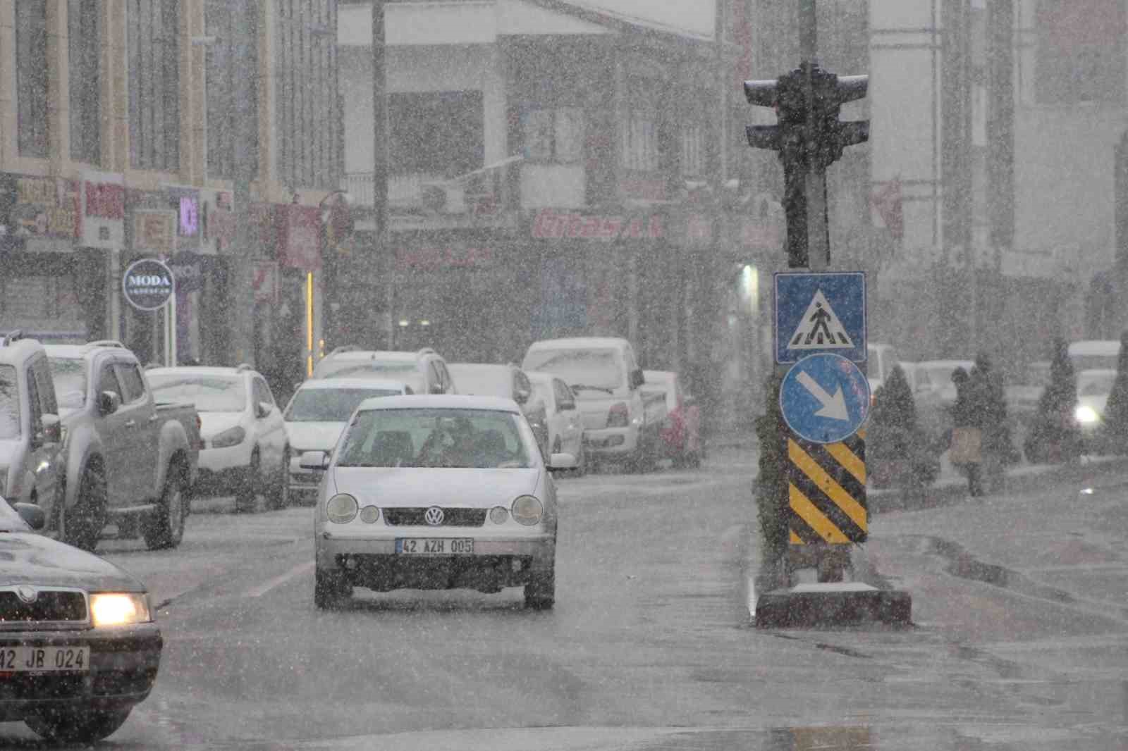 Karapınar’da kar yağışı etkili oldu
