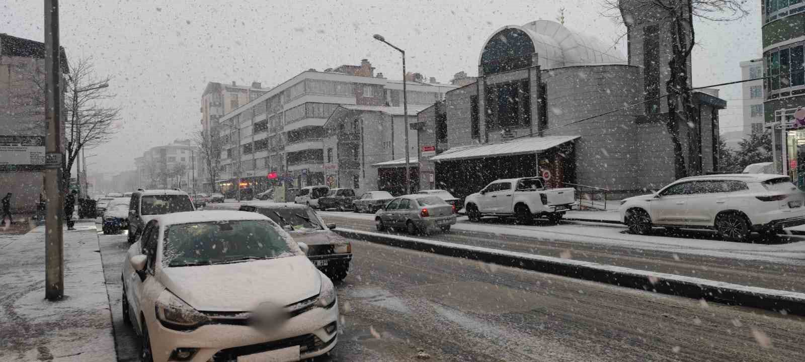 Karapınar’da kar yağışı etkili oldu
