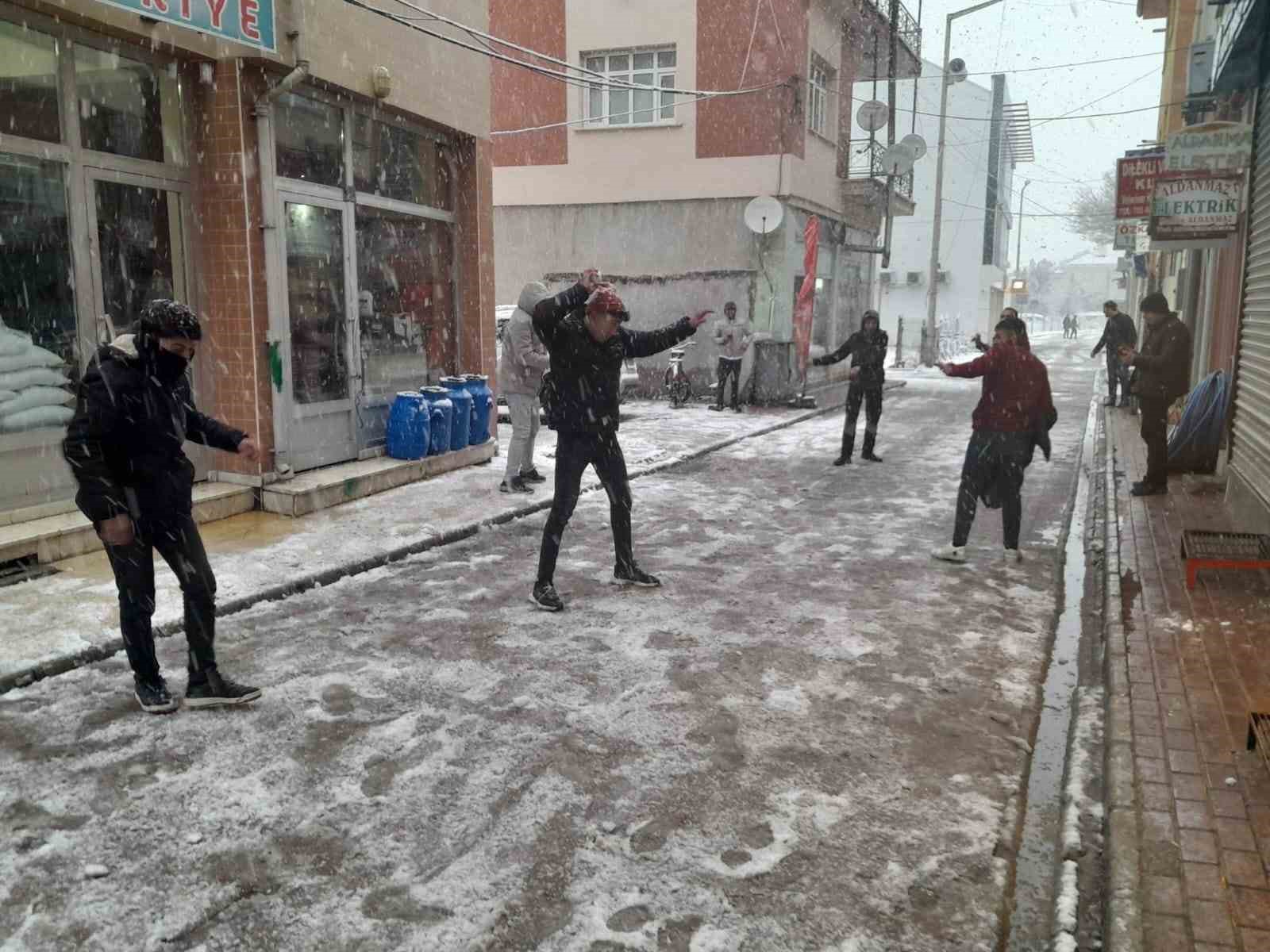 Karapınar’da kar yağışı etkili oldu
Karapınar’da kar yağışı etkili oldu