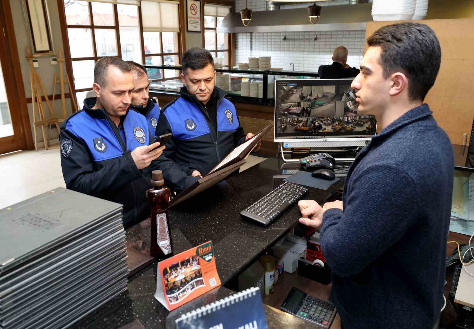 Karatay’da Ramazan ayı öncesi denetimler sıklaştı
Karatay’da Ramazan ayı öncesi denetimler sıklaştı