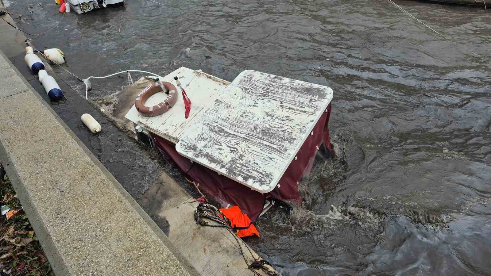 Karaya vuran ve batan teknelerde büyük hasar meydana geldi
