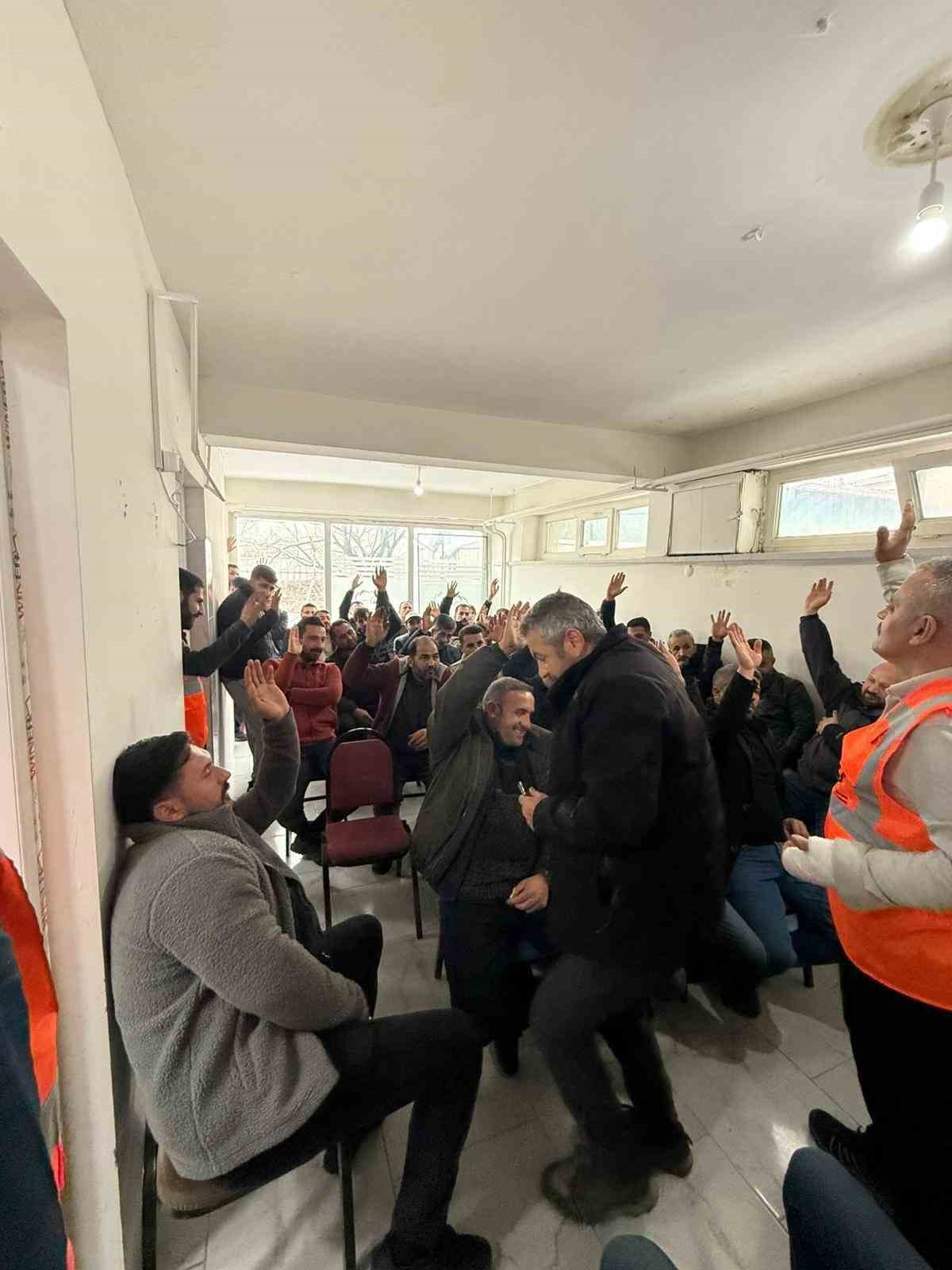 Karayazı esnaf derneğinden örnek dayanışma
