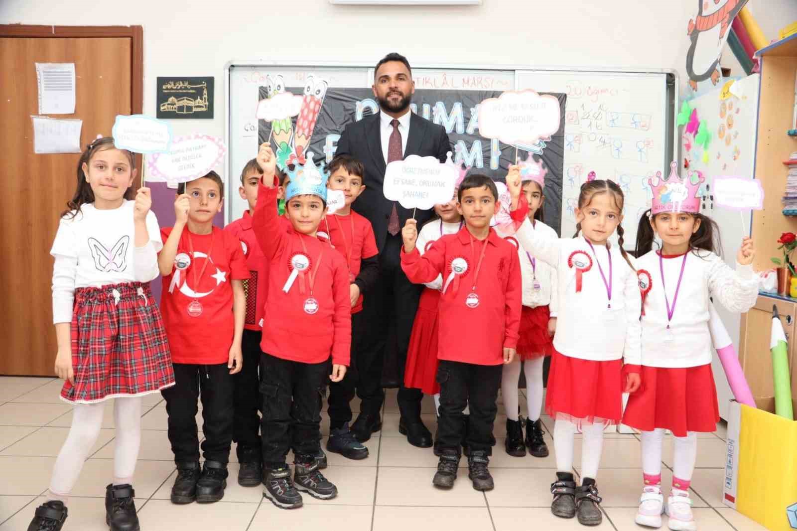 Karayazı Karşıyaka İlkokulu’nda okuma bayramı coşkusu
