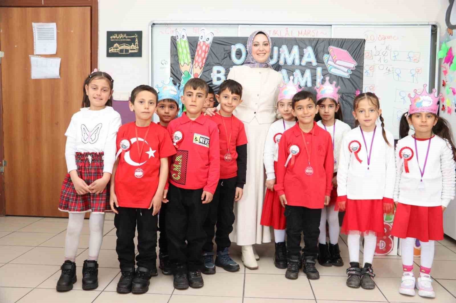 Karayazı Karşıyaka İlkokulu’nda okuma bayramı coşkusu
