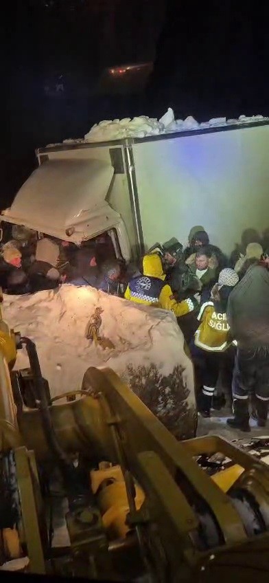 Karayazı’da tipi kazaya neden oldu: 1 ölü
