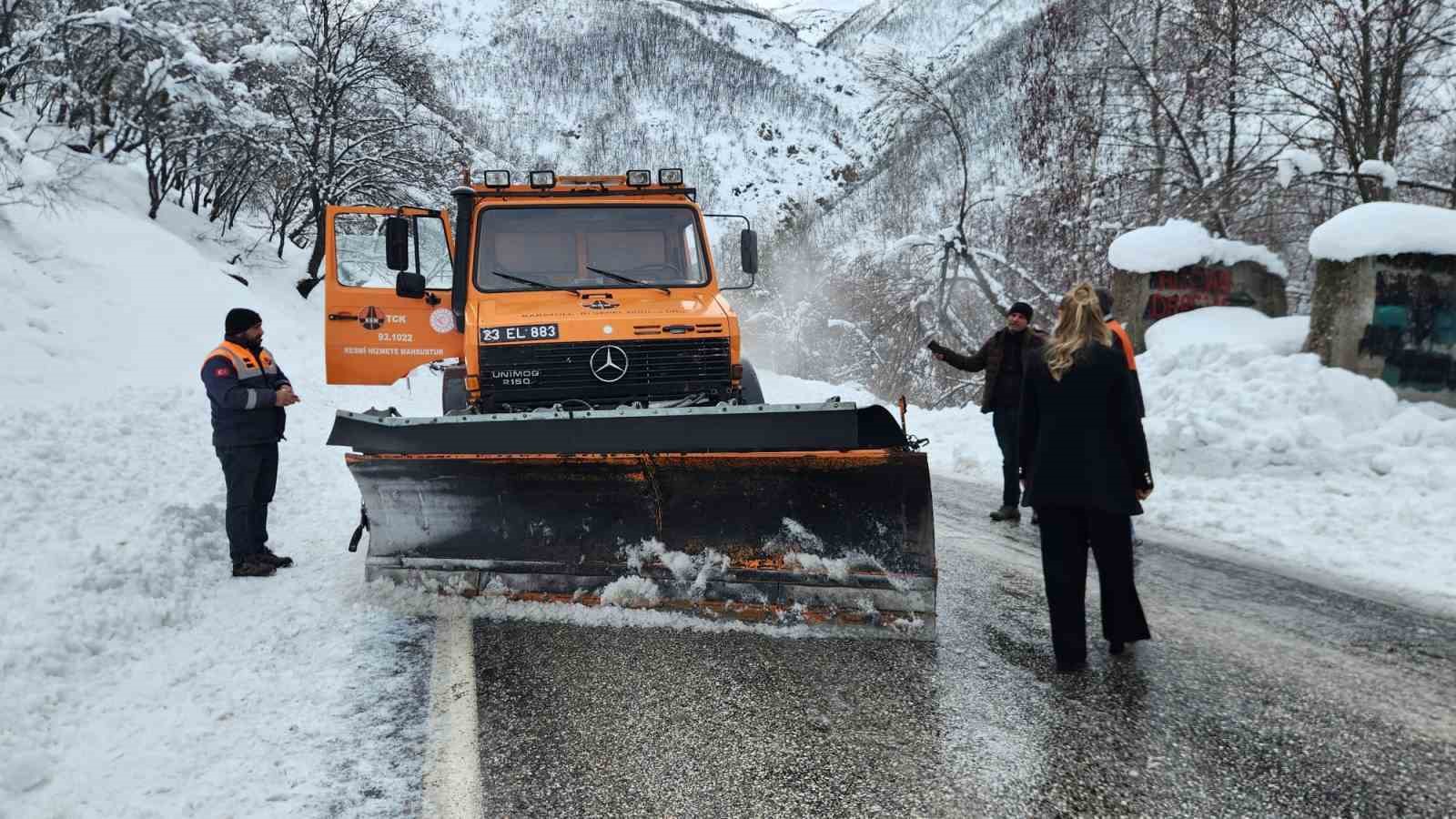 Karayollarına kadın eli: En zor şartlarda sahada
