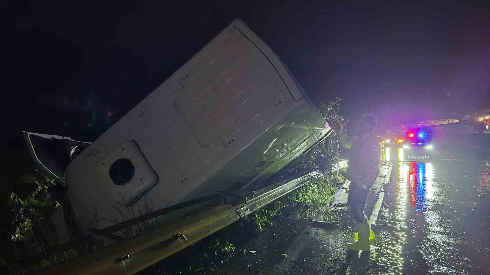 Karayolu savaş alanına döndü: 3 yaralı
