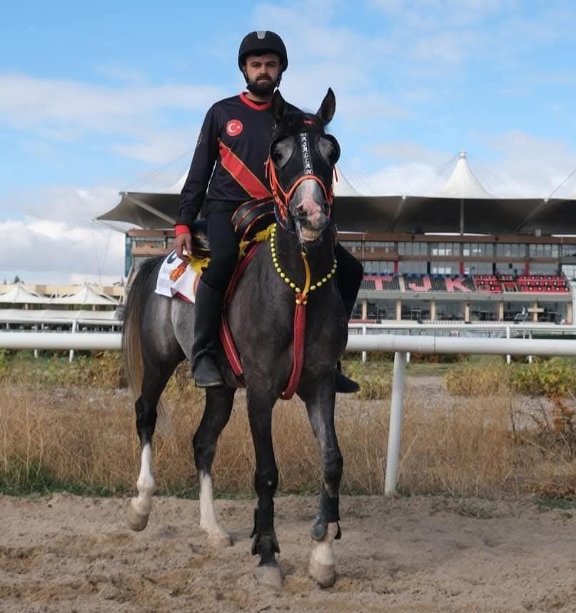 Karcıoğlu: "Atlı ciritte asıl zafer, rakibini düşürmek değil; onu affedebilecek yüce gönlü gösterebilmektir"
