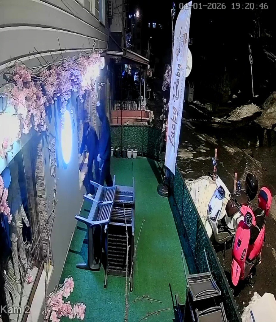 Kardan adamı yıkan gençlerden iç ısıtan özür
