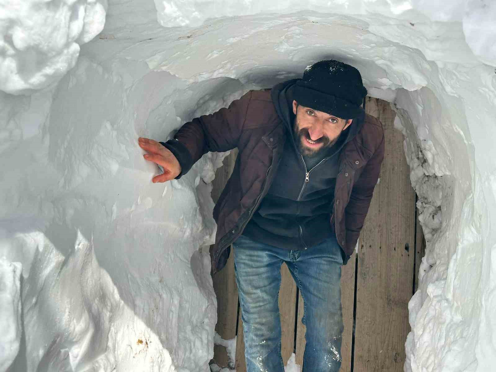 Kardan tünellerden geçen yaşam
