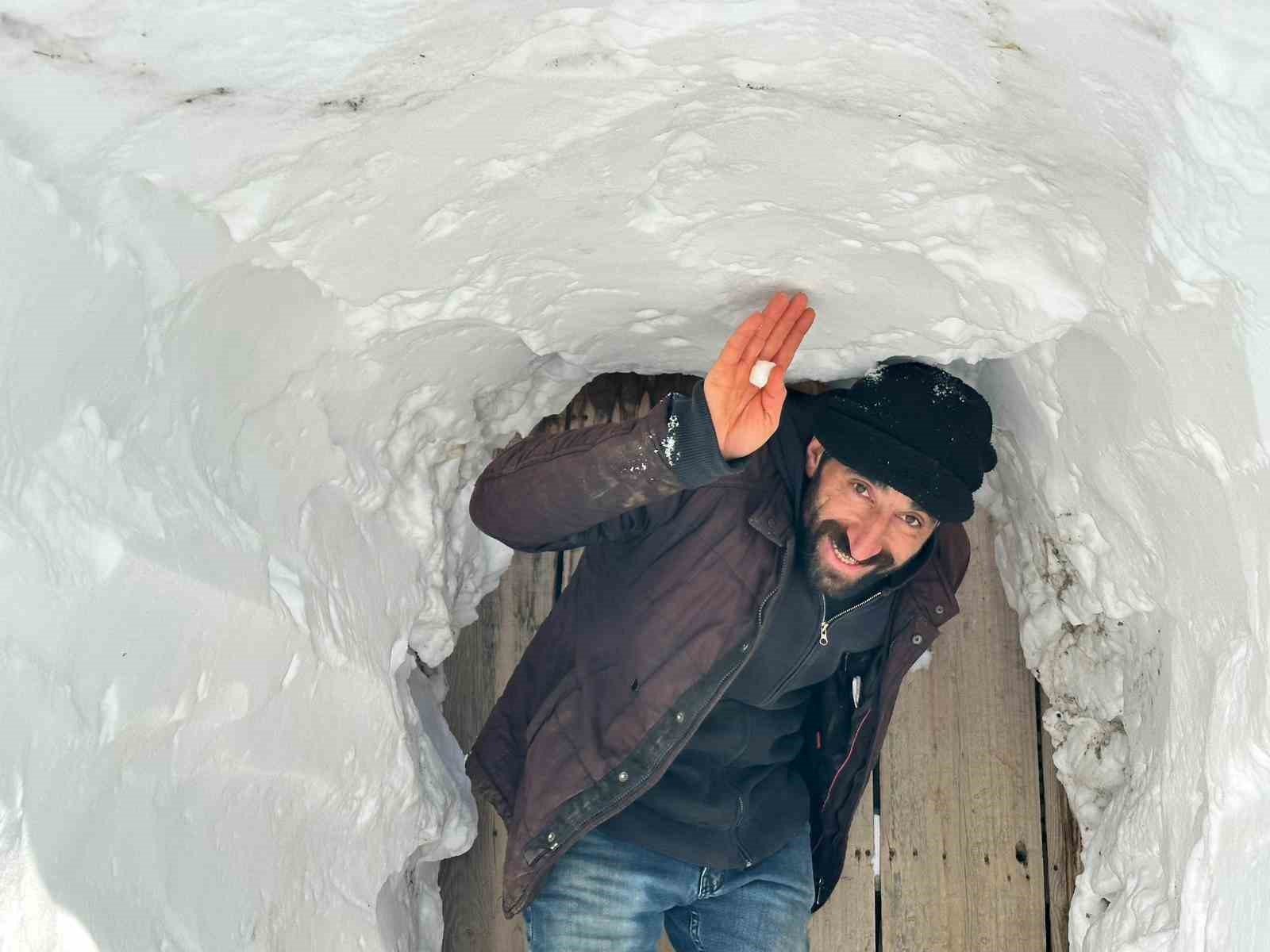 Kardan tünellerden geçen yaşam
