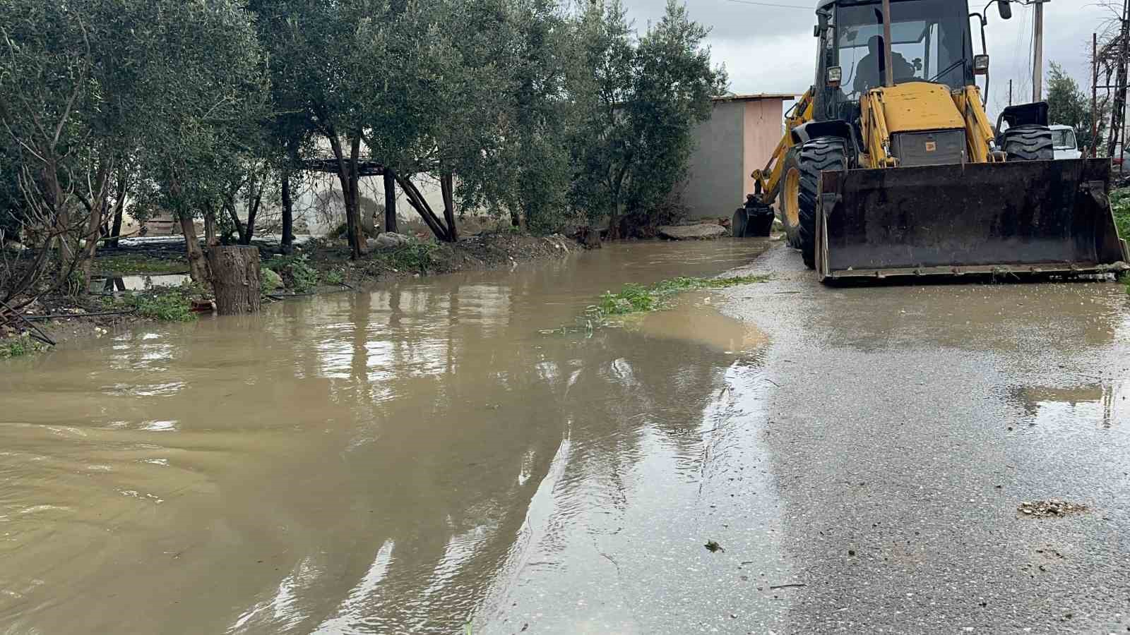 Kardeşleri ve arkadaşlarıyla oynarken tahliye kanalına düşen 3 yaşındaki Berra hayatını kaybetti
Kardeşleri ve arkadaşlarıyla oynarken tahliye kanalına düşen 3 yaşındaki Berra hayatını kaybetti