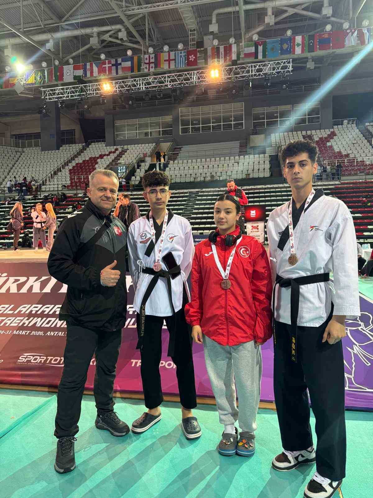Karesi Taekwondo Spor’dan 5 sporcu milli takıma seçildi
