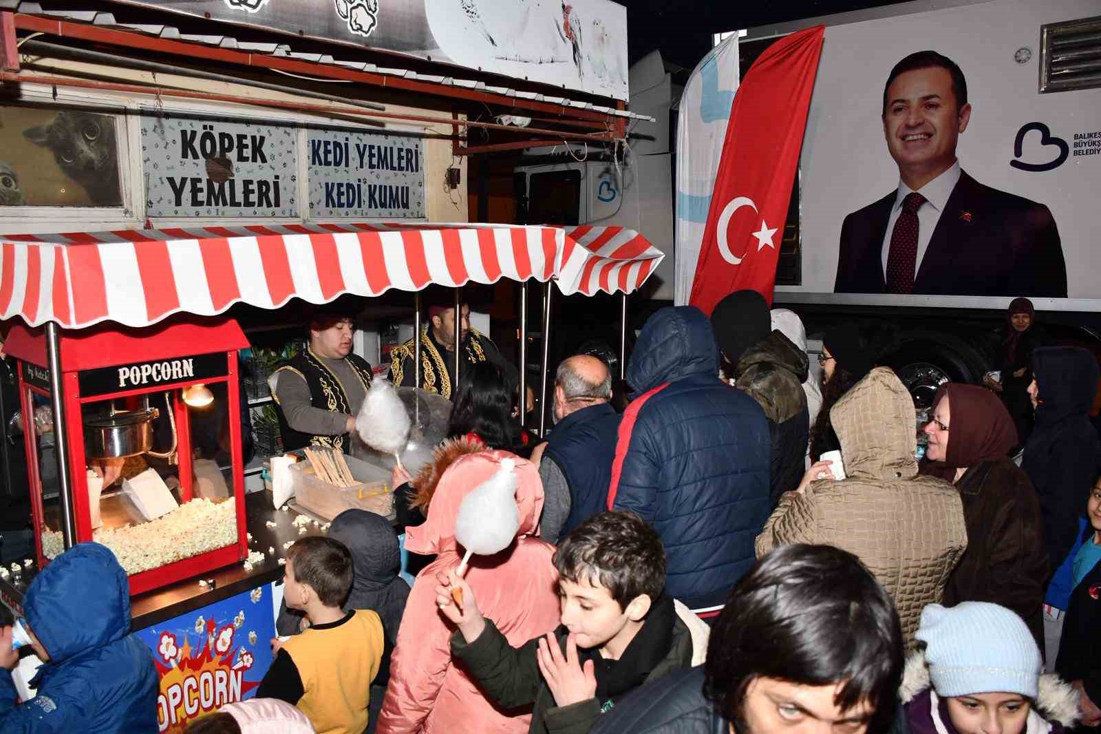 Karesililer Büyükşehir’in iftar sofrasında oruçlarını açtı
